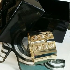 Victoria's Secret Bracelet New with tag & Box